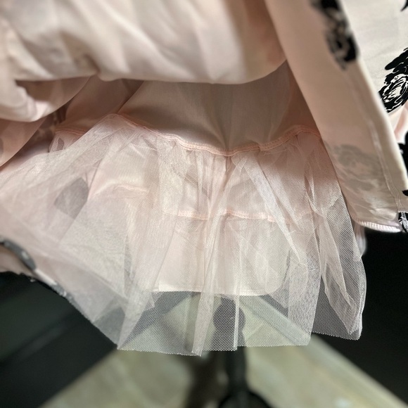 💕🖤LIKE NEW PINK AND BLACK DRESS WITH ROSES SZ 5💕🖤 - Picture 13 of 13